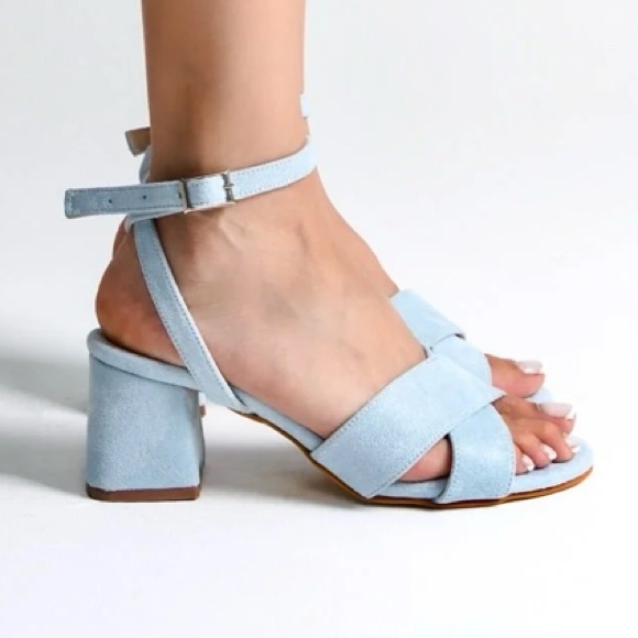 NWT Eleanor Louise Heels - Picture 1 of 5